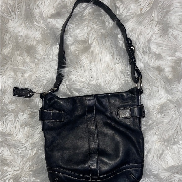 A slouchy hobo- bucket style slim style shoulder bag in Black leather - Picture 3 of 7